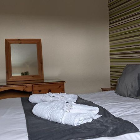 Crown Hotel Langholm Стая снимка