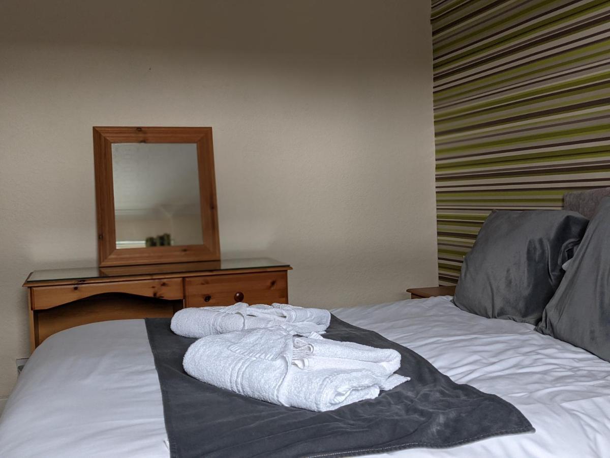 Crown Hotel Langholm Стая снимка